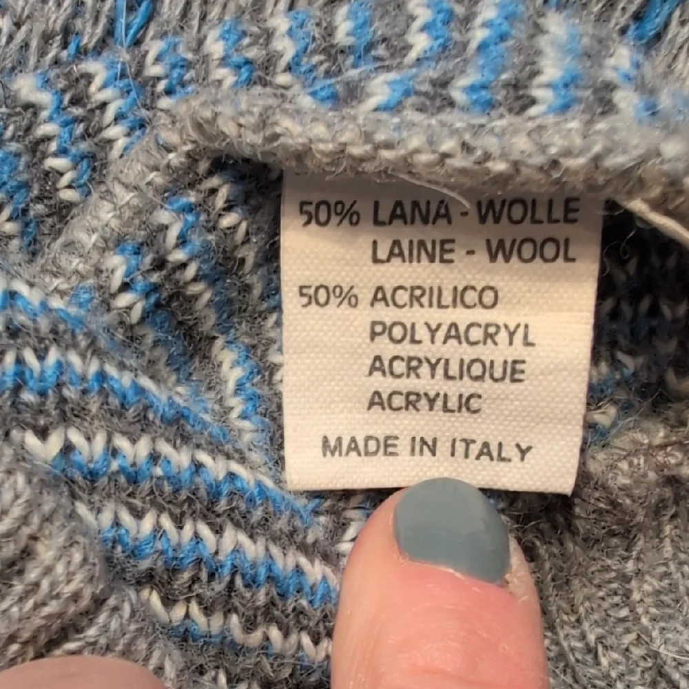 Vintage Blue and Gray Geometric Crewneck Sweater - Picture 6 of 10